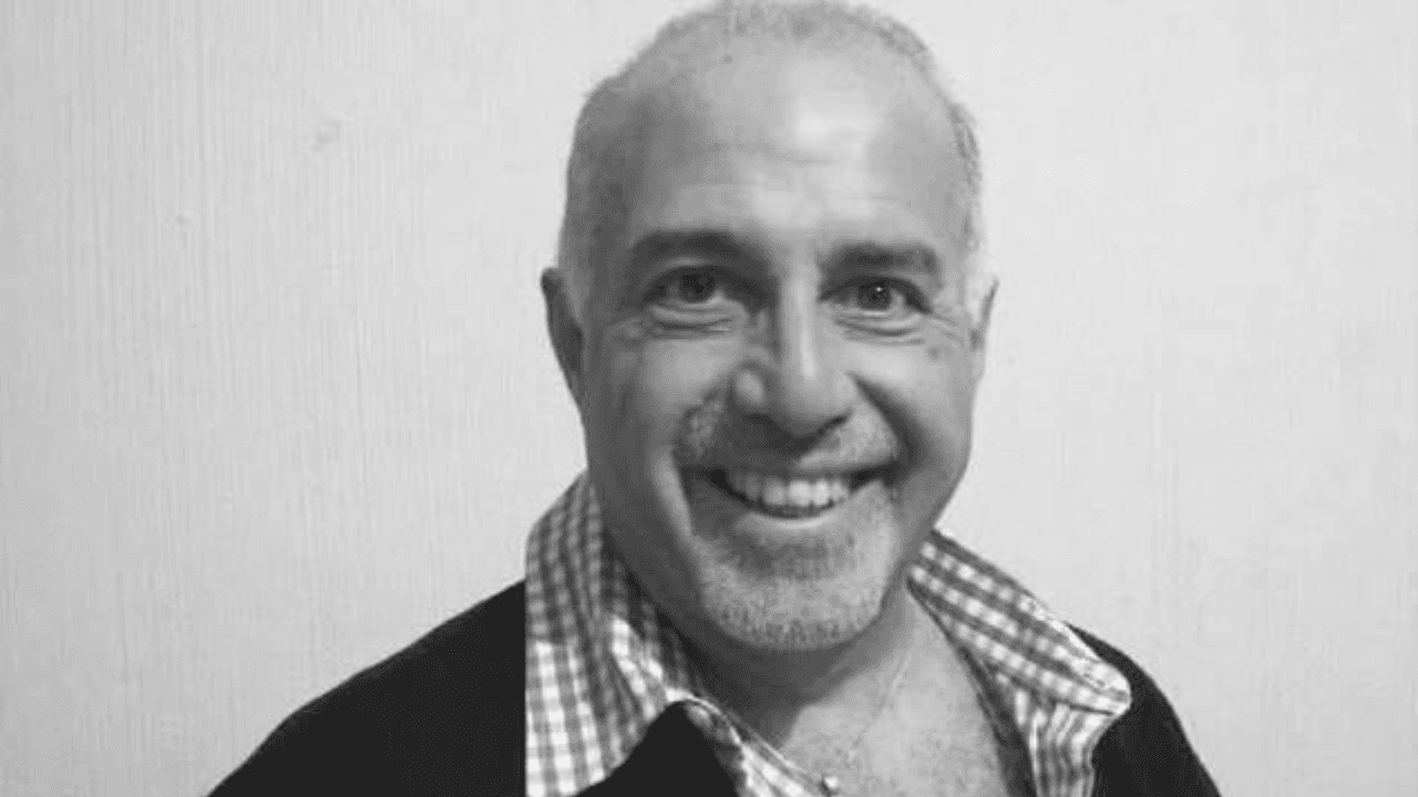 Muere querido periodista de espectáculos que trabajó en Televisa: llorando, lo despiden