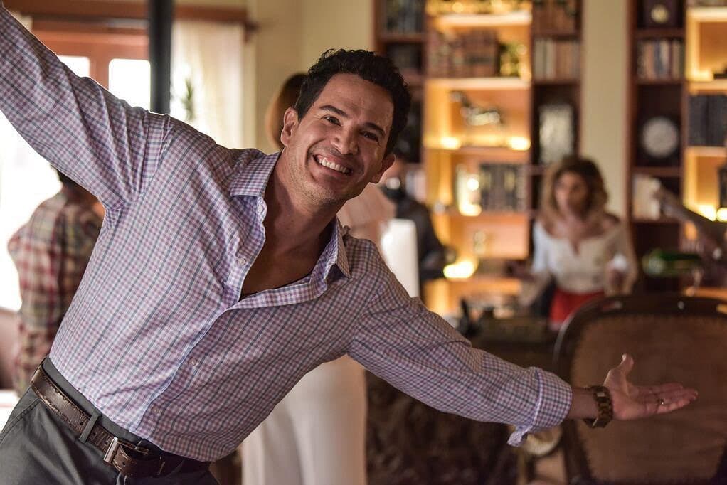 Julio Camejo define a "Mario", su personaje, como un hombre que tiene un gran motor en su vida: su hija. El actor cubano declaró estar feliz de poder participar en la telenovela.