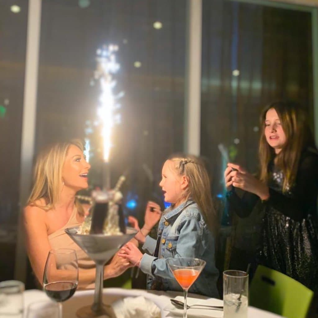 Camila Sodi, Clarissa Molina y Sharis Cid fueron algunas celebridades que le dedicaron unas palabras en redes sociales. Aunque su amiga y comadre Sherlyn no pudo felicitarla en persona, sí grabó un video en el que destacó lo importante que es en su vida.