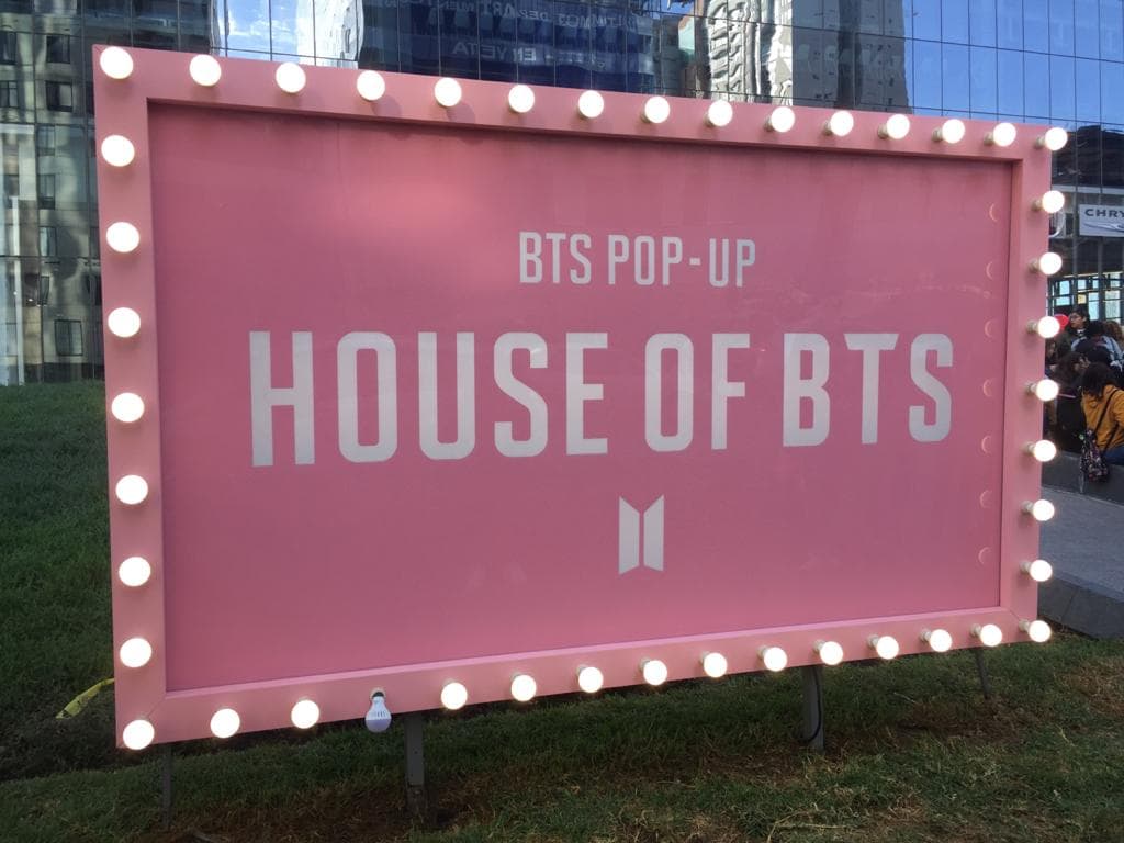 La primera tienda de BTS en México se inauguró y fue una locura