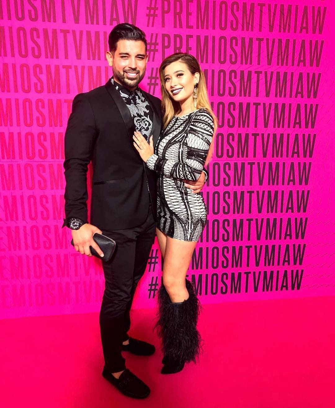 Brenda y John en la alfombra roja de los Premios MTV Miaw 2018