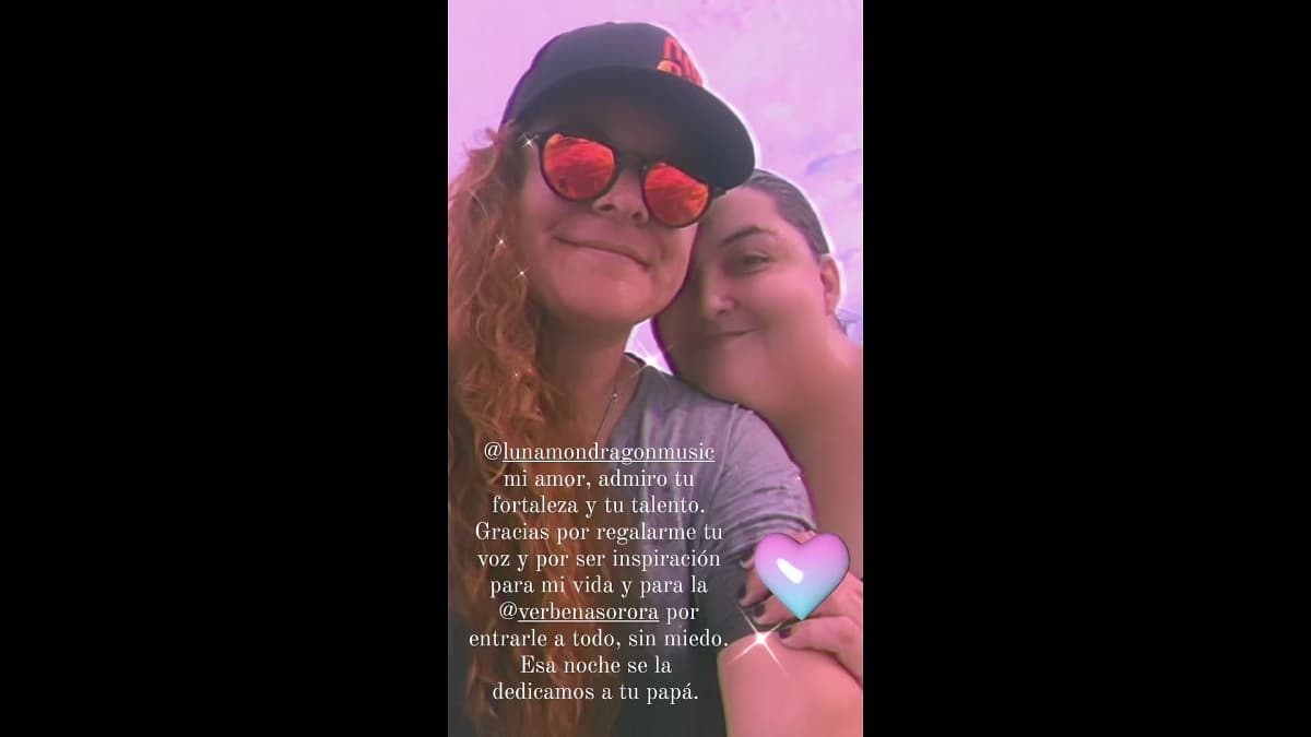 La actriz dejó ver lo enamorada que está de una famosa cantante