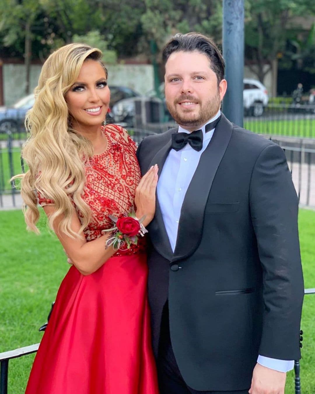 Karla Díaz de JNS se compromete y con romántica foto presume su anillo