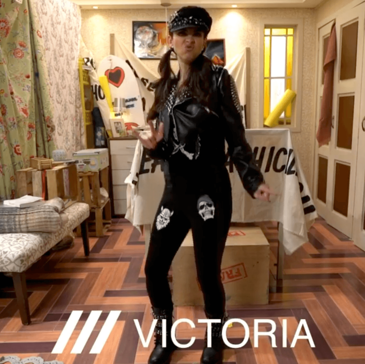 Y como no podía faltar, así luciría 'La Nena' si se viera como su hija Victoria.