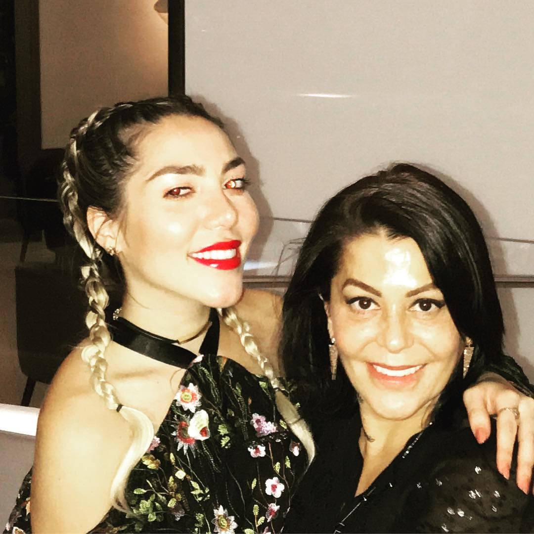 Frida Sofía confirmó que Alejandra Guzmán sí tiene un romance con su exnovio; pero no son las únicas que salieron con el mismo hombre, en estas famosas familias algunos integrantes se relacionaron también con la misma persona