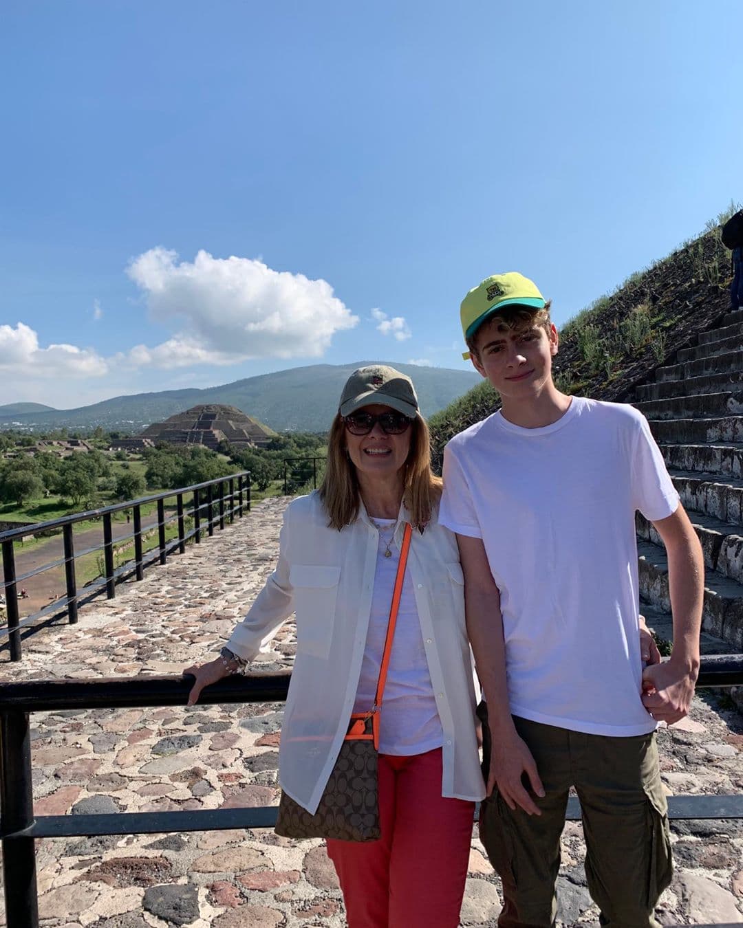 Erika Buenfil pone en aprietos a su hijo Nicolás y fans reaccionan: ‘No puedo parar de reír’