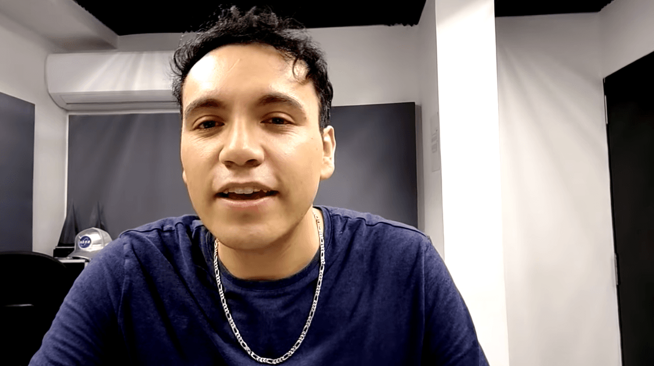 “Nunca el mundo había estado en una situación tan vulnerable como la que estamos presenciando (…) Hoy en día, con la mano en la cintura, en un instante acaban con la vida de un ser humano solamente porque alguien se sintió superior o con más derecho. Está claro que el planeta, el mundo, reclama a gritos la falta de amor y de eso les quiero hablar”, compartió.