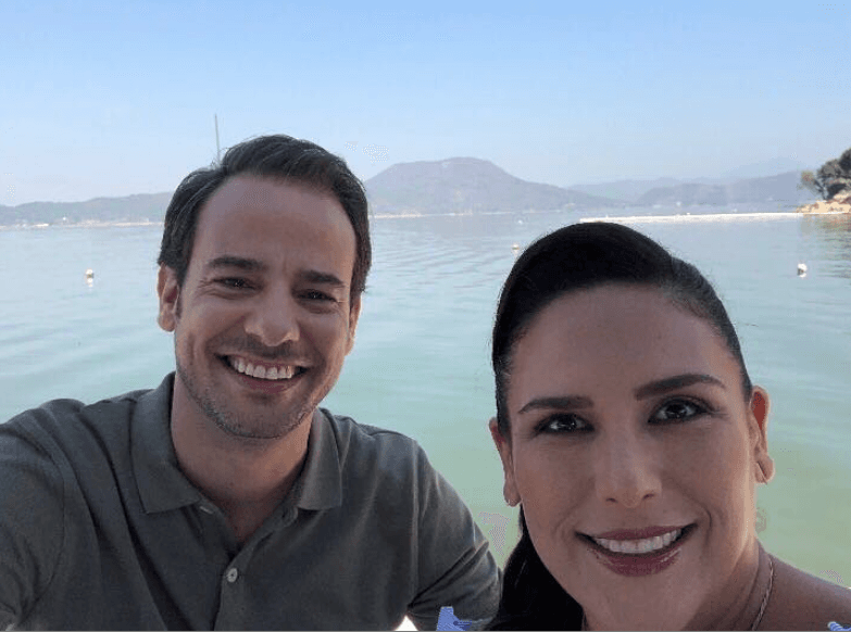 Nuevamente, tras concluir su segunda telenovela en México, Hacha regresó a trabajar a España por 10 años. No obstante, en 2018, volvió a nuestro país para grabar 'Y mañana será otro día', protagonizada por Angélica Vale.