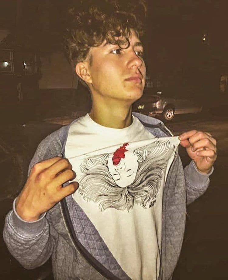 Aunque su vida ha sido un misterio desde que formó parte de ‘La fuerza del destino’, cuenta con casi 20 mil seguidores en Instagram, donde los usuarios destacan el gran actor que es y recuerdan sus interpretaciones de niño.