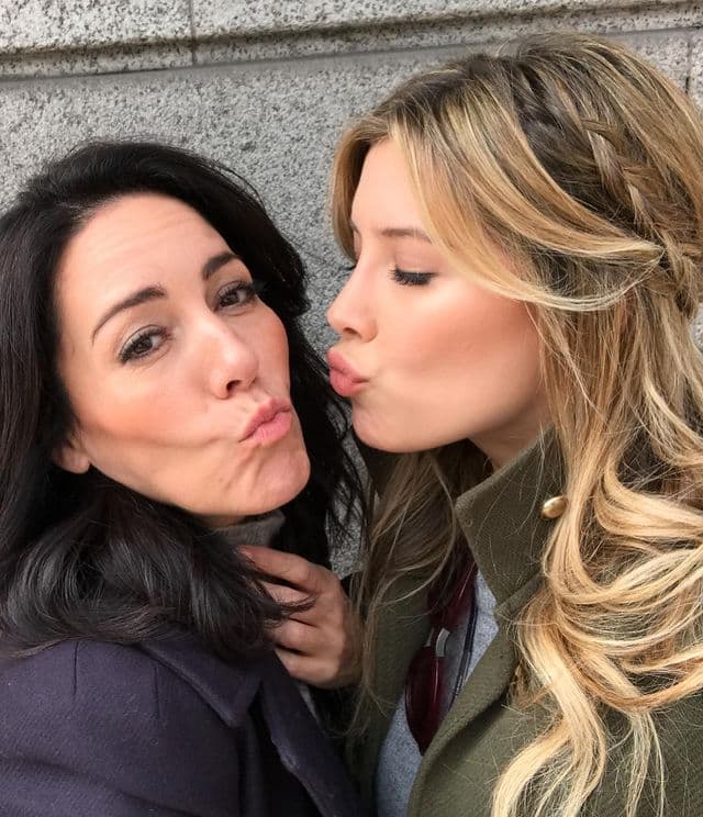 "¡Felicidades a todas las mamacitas preciosas! Gracias por regalarnos la vida y enseñarnos el camino. Se merecen el mundo entero".