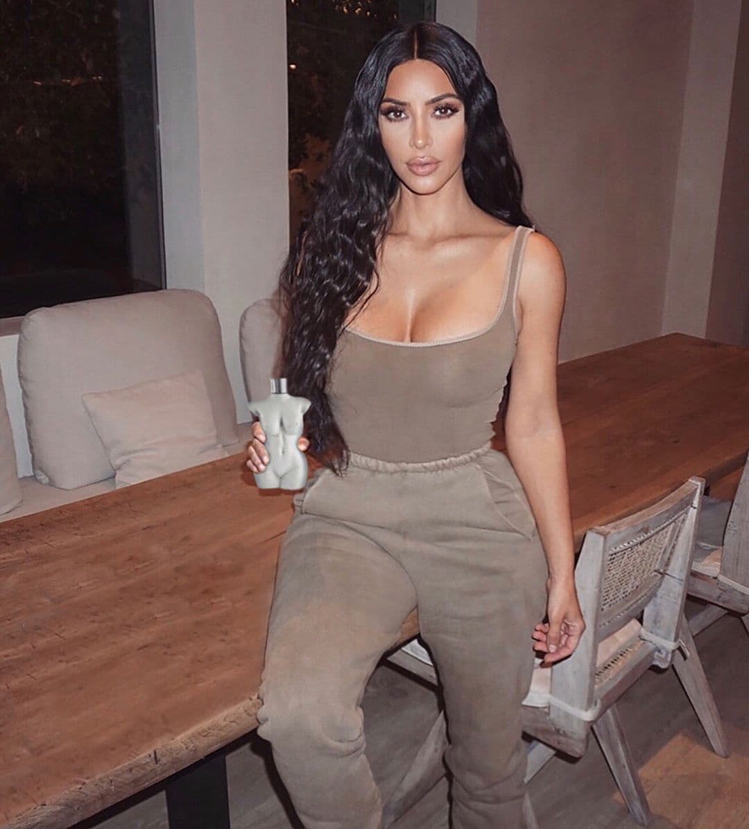 5- Kim Kardashian: 125 millones. Ya sea promocionando sus nuevos productos, compartiendo momentos íntimos con su familia o las fotos sexys que ama compartir, Kim sigue siendo una de las estrellas más populares de esta plataforma.