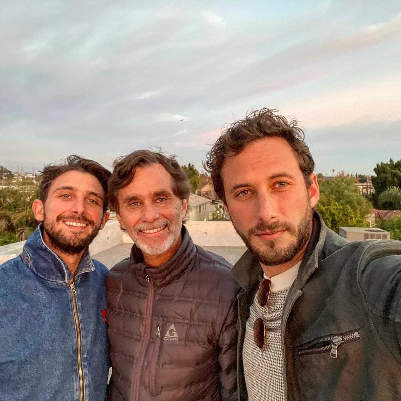 El galán de cine y televisión sorprendió con románticas imágenes.