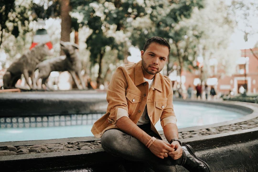 Leonardo Aguilar busca revolucionar el regional mexicano con "Tu Méndigo Recuerdo"