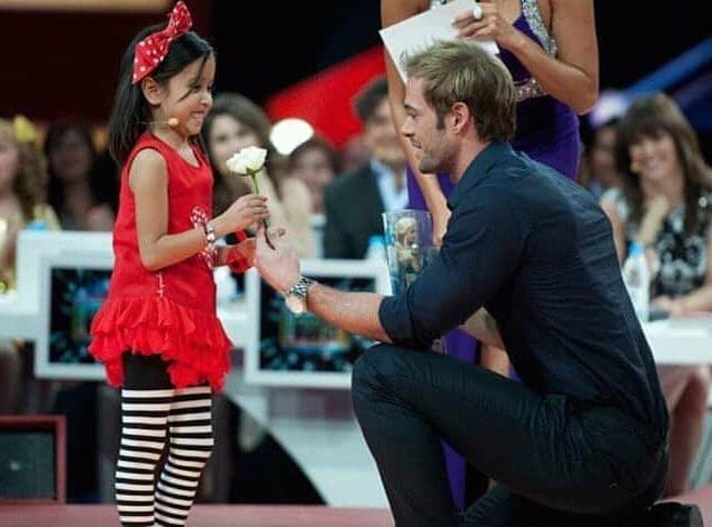 Uno de los momentos más emotivos de su participación fue cuando conoció a William Levy, a quien admiraba mucho e incluso destacó en repetidas ocasiones lo guapo que le parecía. El cubano acudió como invitado e hizo realidad el sueño de Ana Celeste, a quien le entregó una muñeca y una flor.