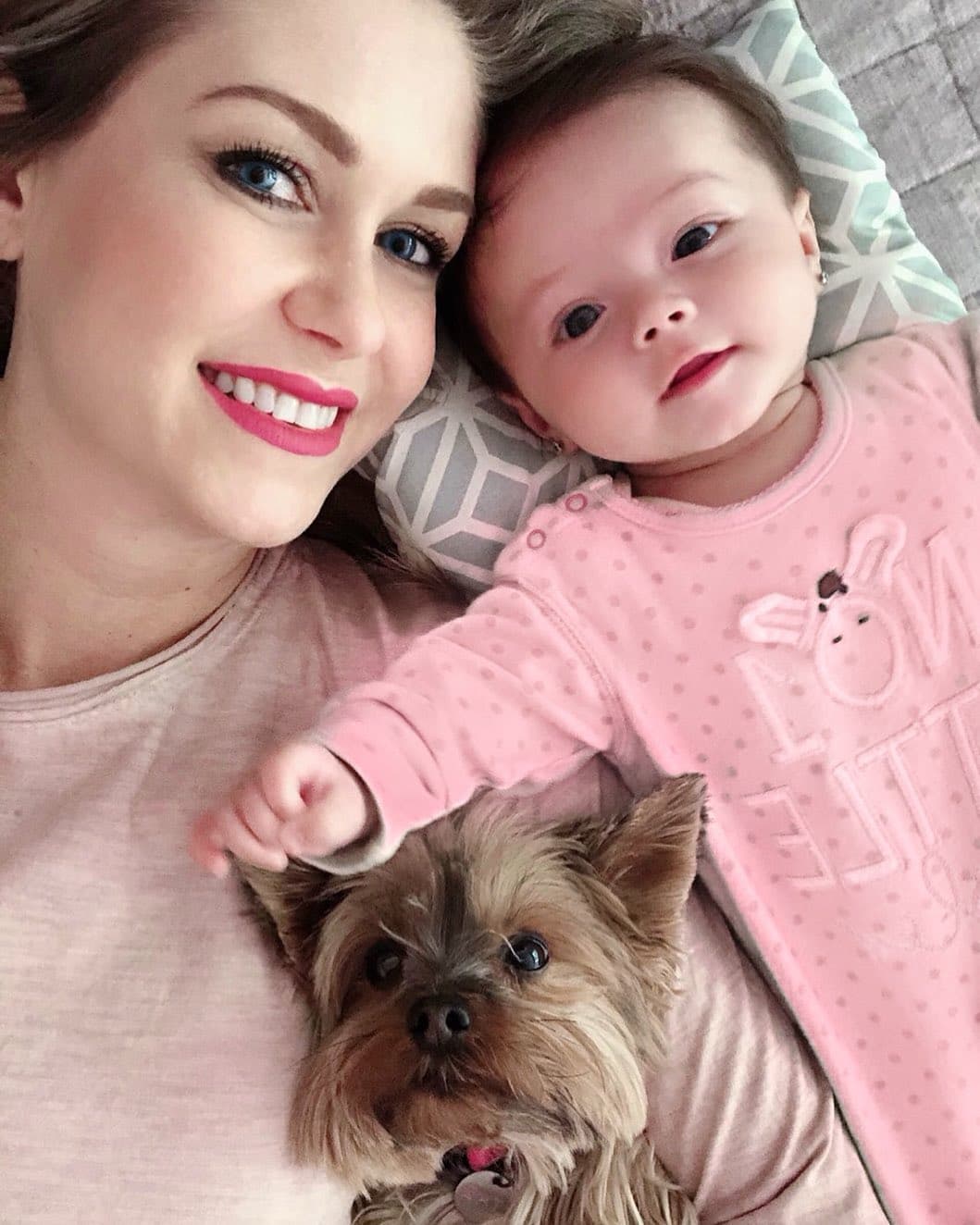 Ingrid Martz junto a su hija Martina.