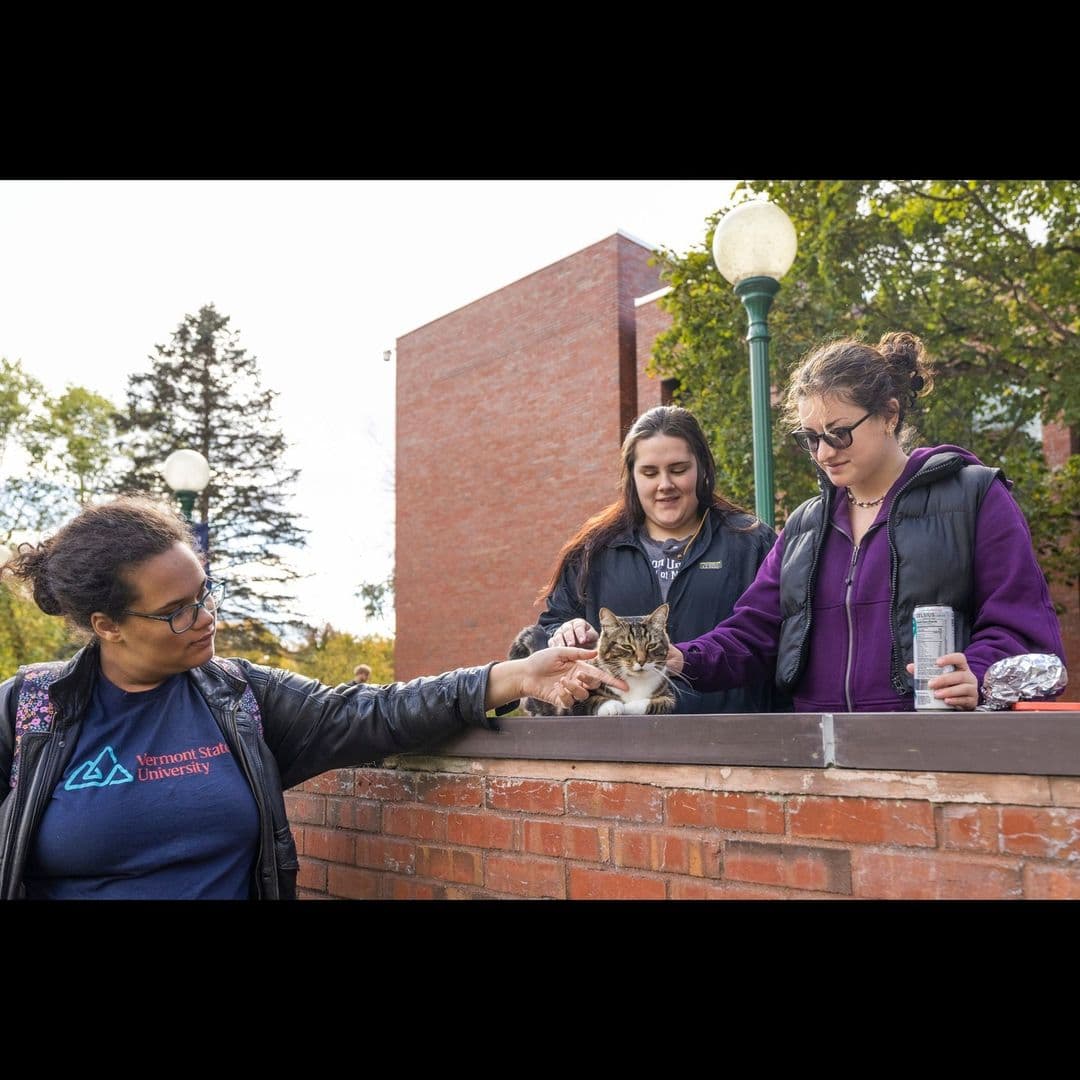 Max vive con su familia humana cerca del campus universitario
