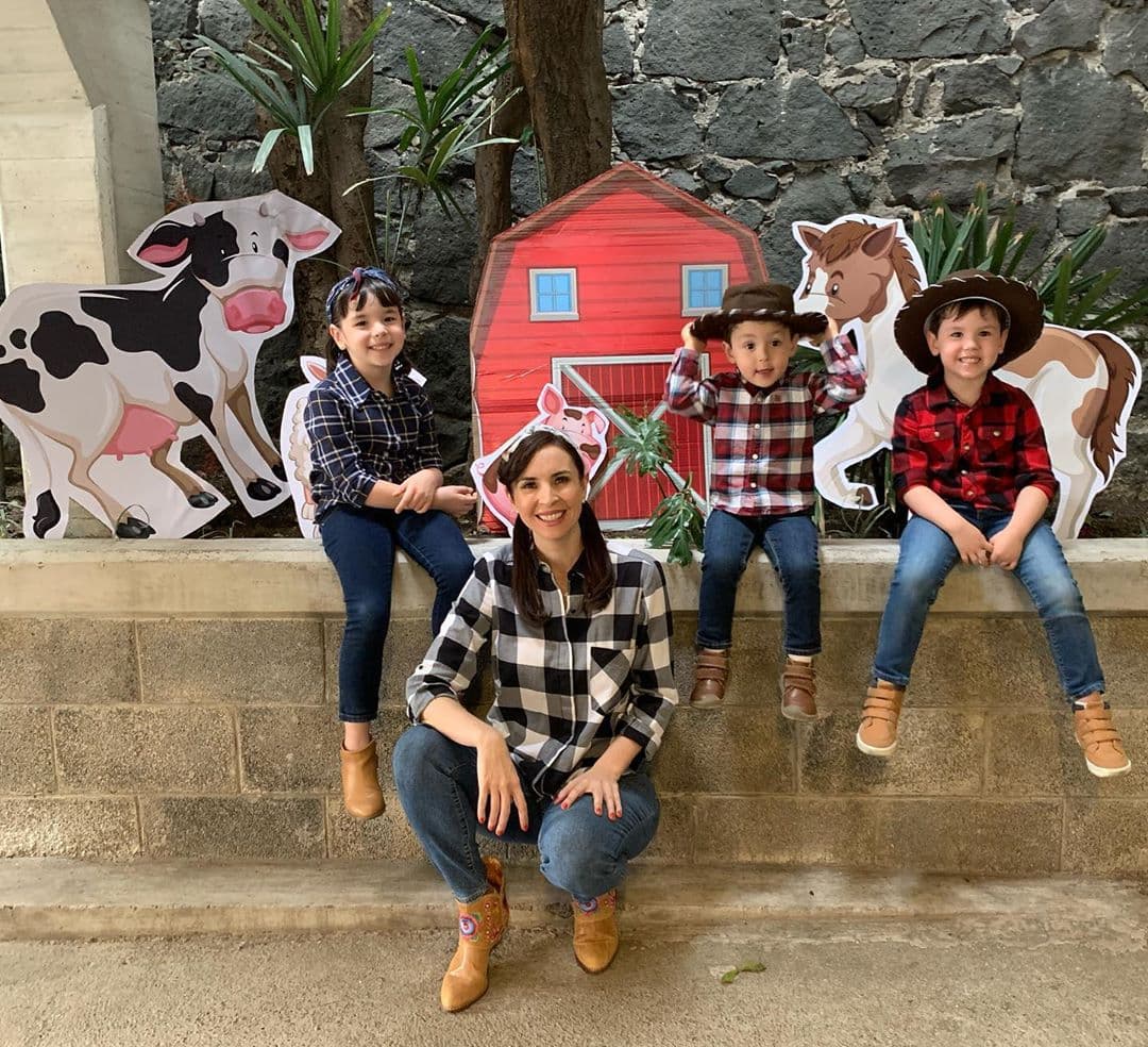 “Qué bellos”, “Qué bonita celebración”, “Divinos y cómo se parecen a ti”, “Se parece mucho a ti, bueno Regina y Federico también”, “Tus hijos son preciosos, como tú”, “Igual de bellos que la mamá”, “Ejemplo de familia”, señalaron los fans.