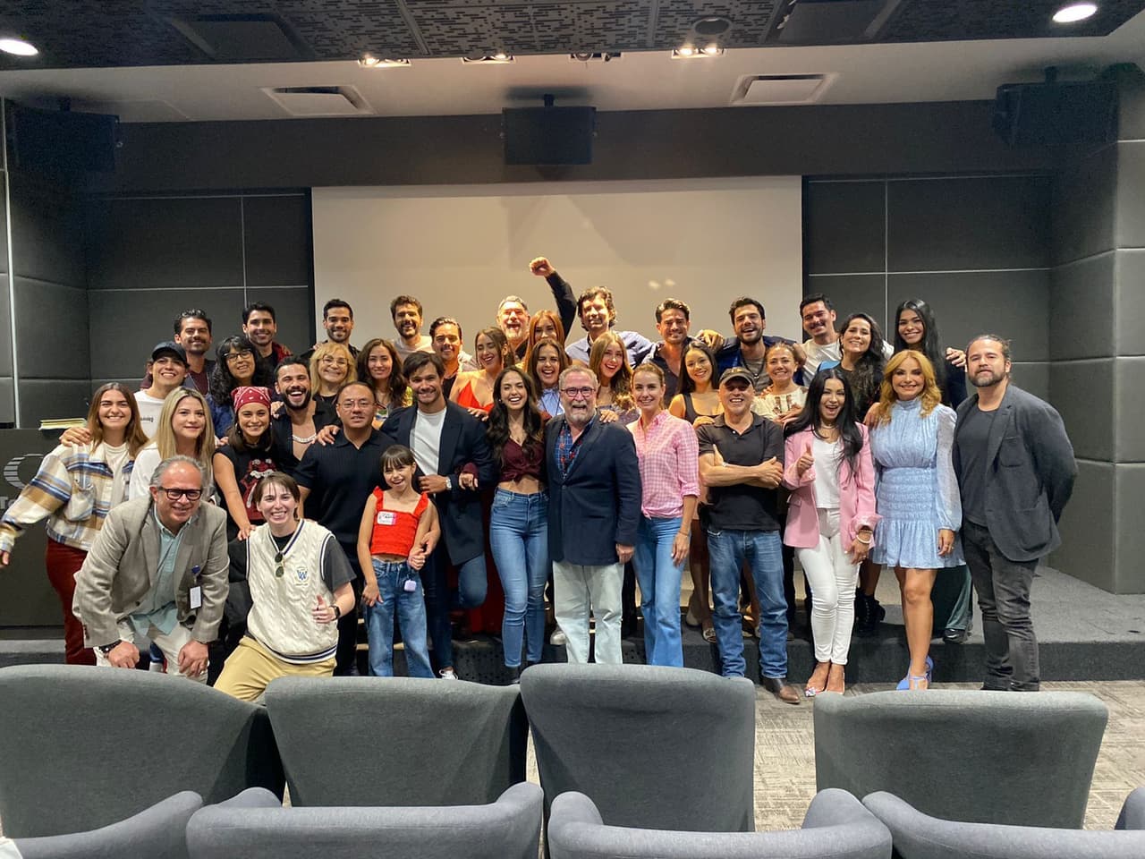 Karla Esquivel y Brandon Peniche listos para arrancar nueva telenovela