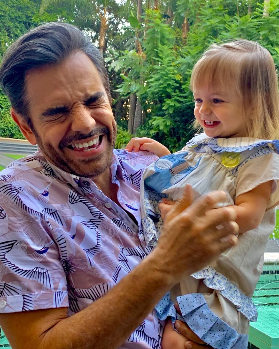 “Dos años de ser abuelo de esta muñeca!!! Feliz cumpleaños Kai. Te amamos”, precisó el actor junto a un emoji en forma de corazón.