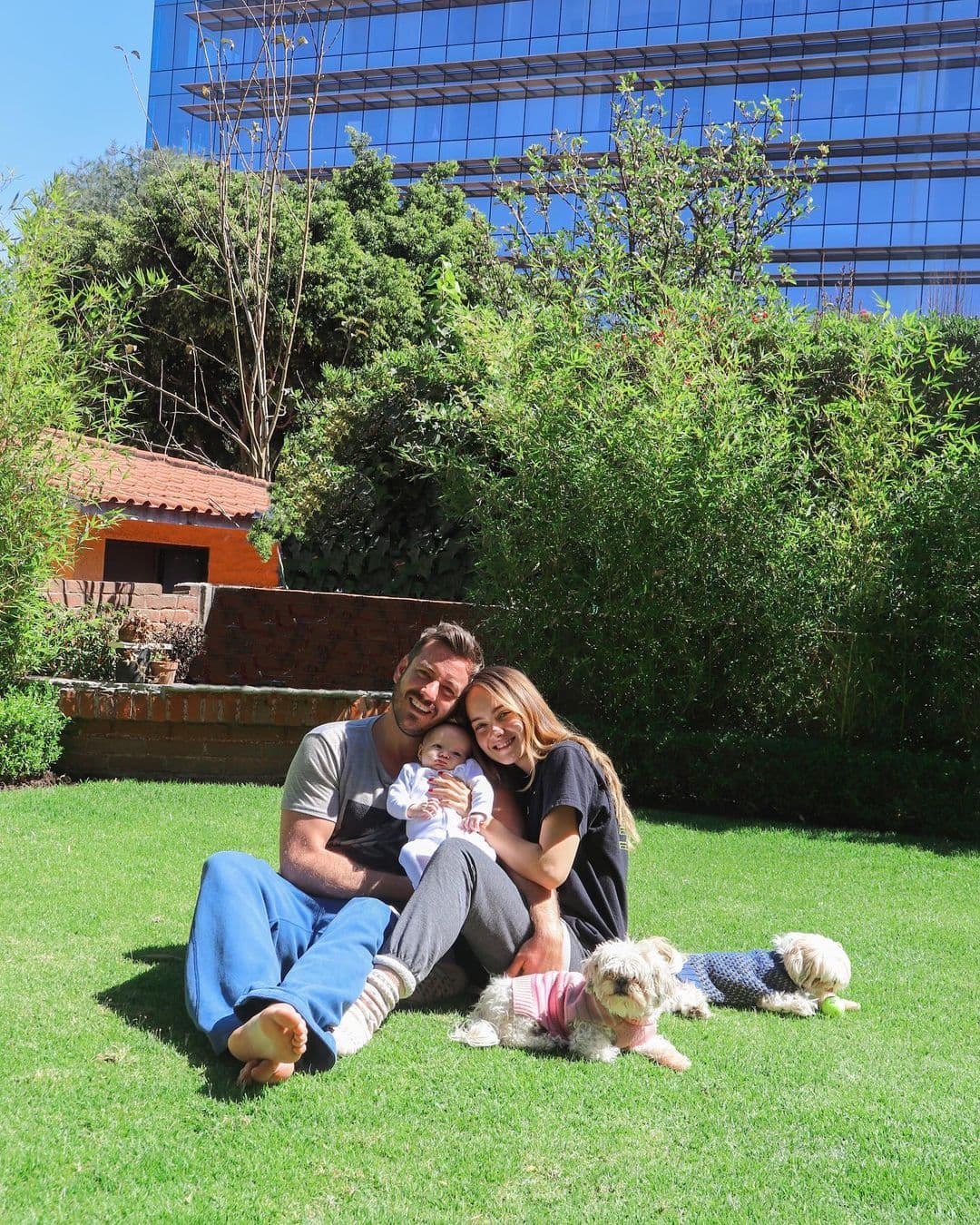 Juan Diego Covarrubias confiesa que su prometida dio positivo a Covid-19 días antes de dar a luz