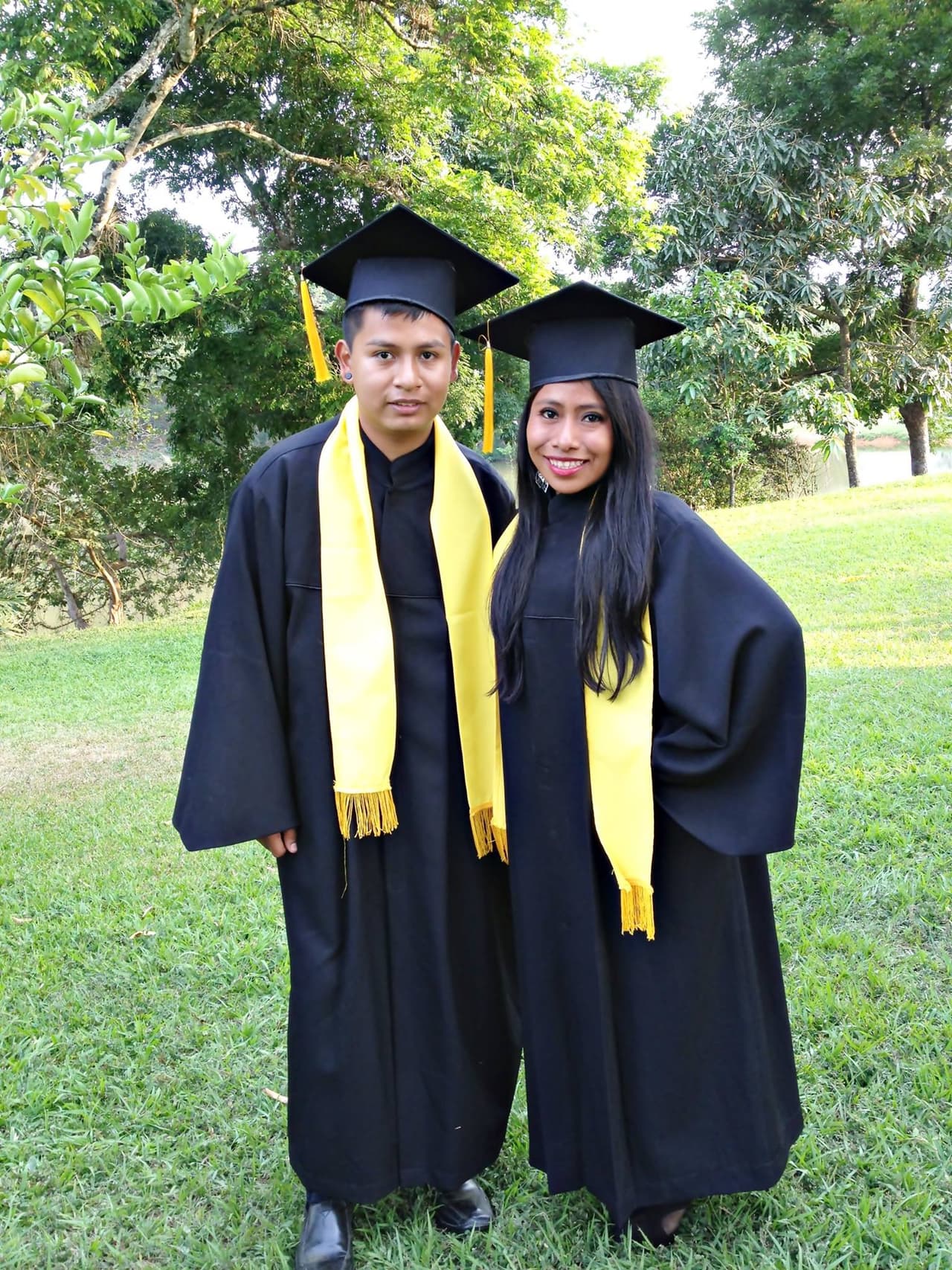 Se graduó de la Escuela Normal Lázaro Cárdenas en Oaxaca en 2016.