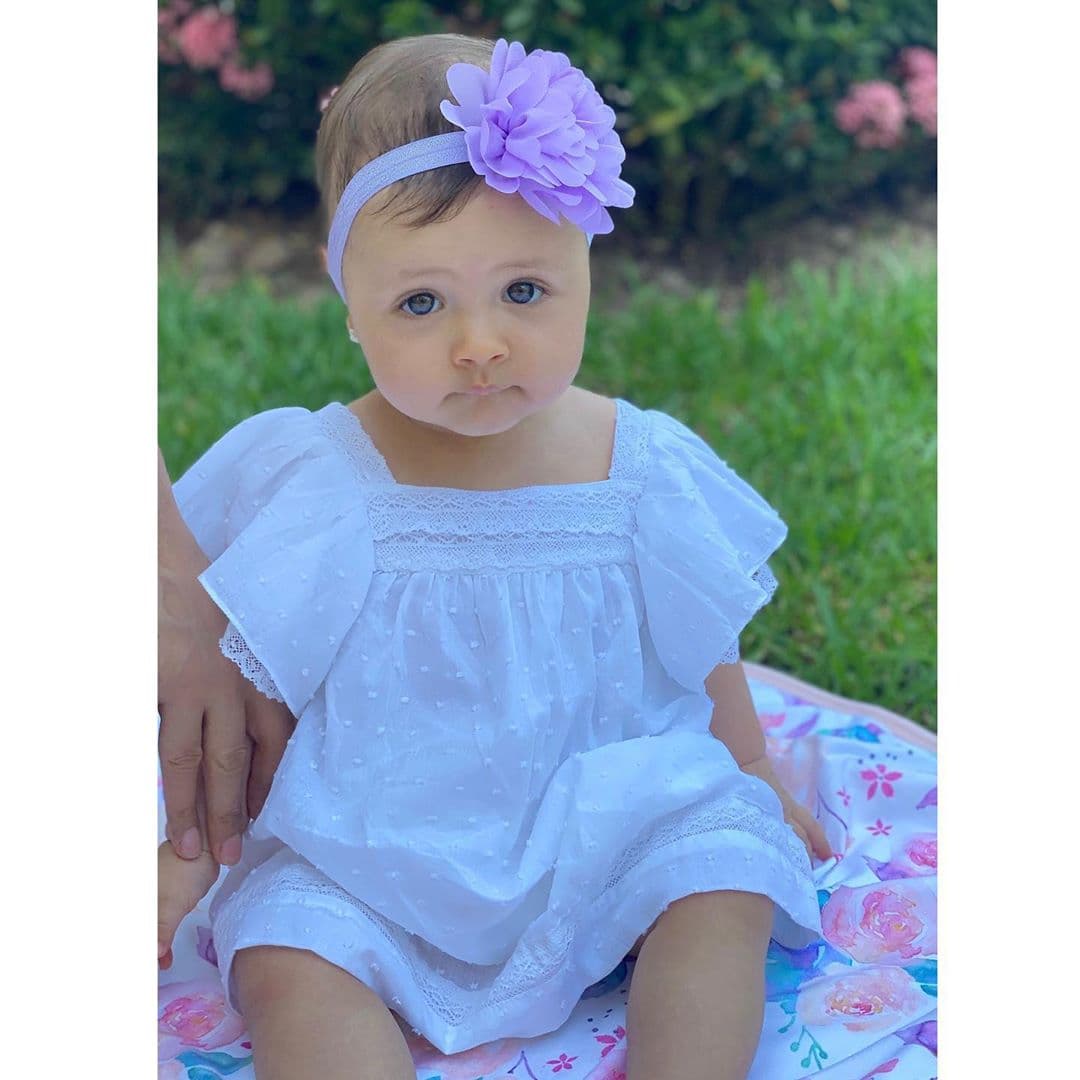 “Qué joya”, escribió el empresario australiano en una de las últimas fotografías que la actriz compartió de su hija Bella en su cuenta oficial de Instagram.