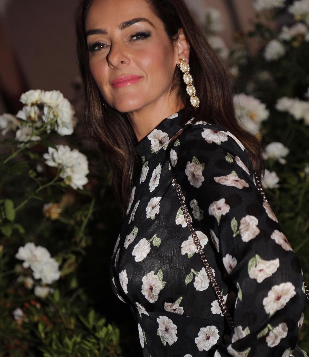 Fue a través de su cuenta oficial de Instagram que Andrea García compartió una tierna imagen de hace algunos años en la que aparece muy sonriente y abrazando a su primogénita.