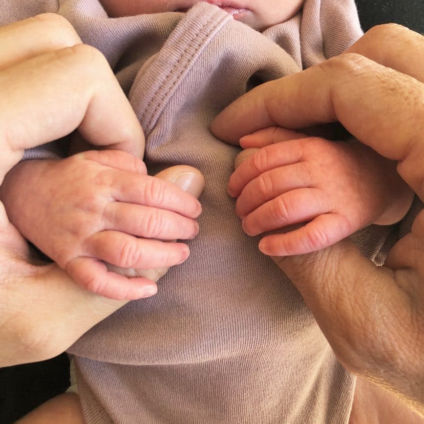 La pequeña Lucía llegó a este mundo a finales del 2018, hija que está registrada por el astro boricua y el atista plástico.