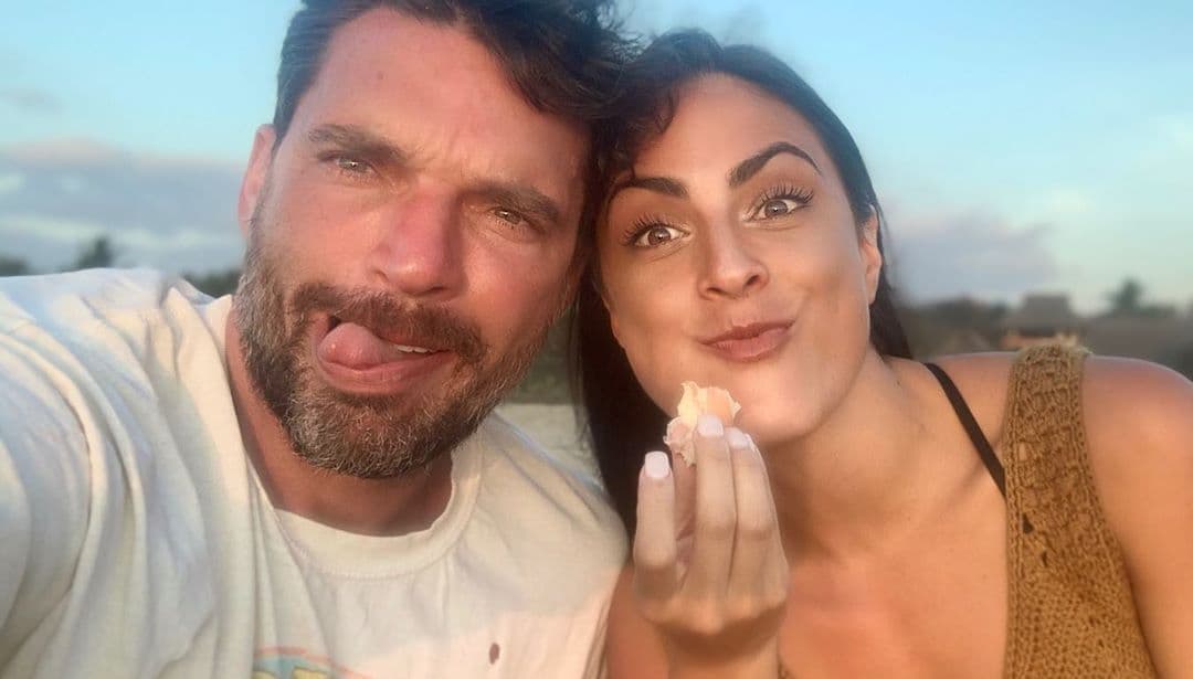 Julián Gil y Valeria Marín estrenan casa y ¡la presumen!