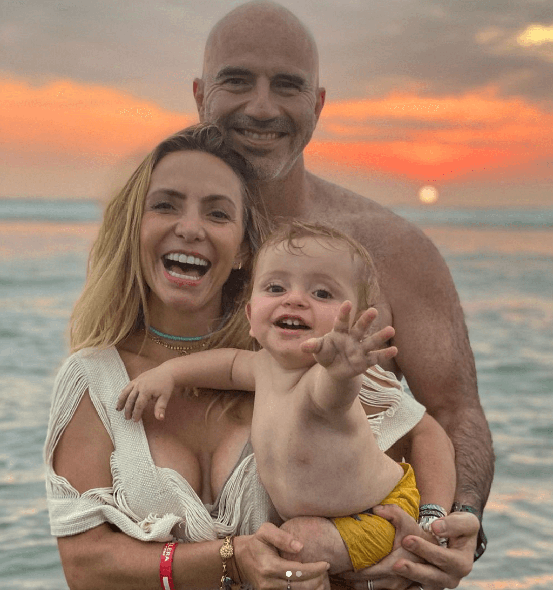 Tras varios años como marido y mujer, la pareja comenzó a buscar la forma de agrandar su familia, por lo que recurrieron a un tratamiento de fertilidad para hacer su sueño realidad.