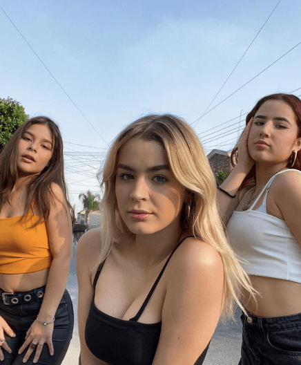 En enero de 2021, Gómez regresó a la faceta con la que debutó en televisión al unirse a dos jóvenes llamadas Carol y Fer, para crear un grupo de baile en TikTok.