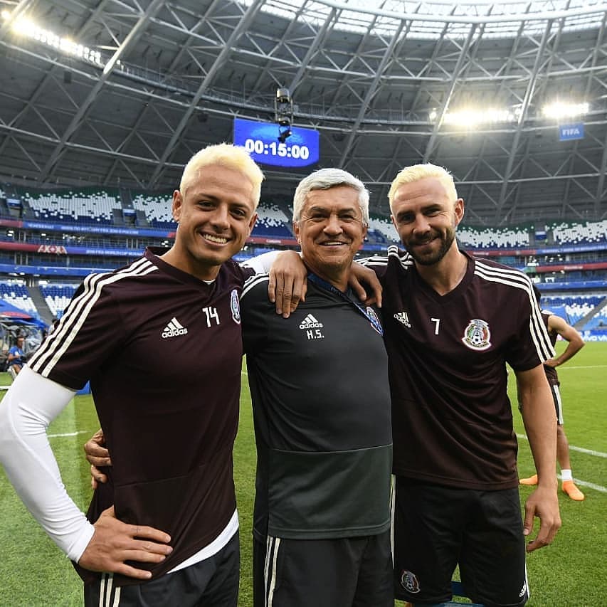 Los futbolistas lucieron va tonalidad de cabello, desatando multiples burlas