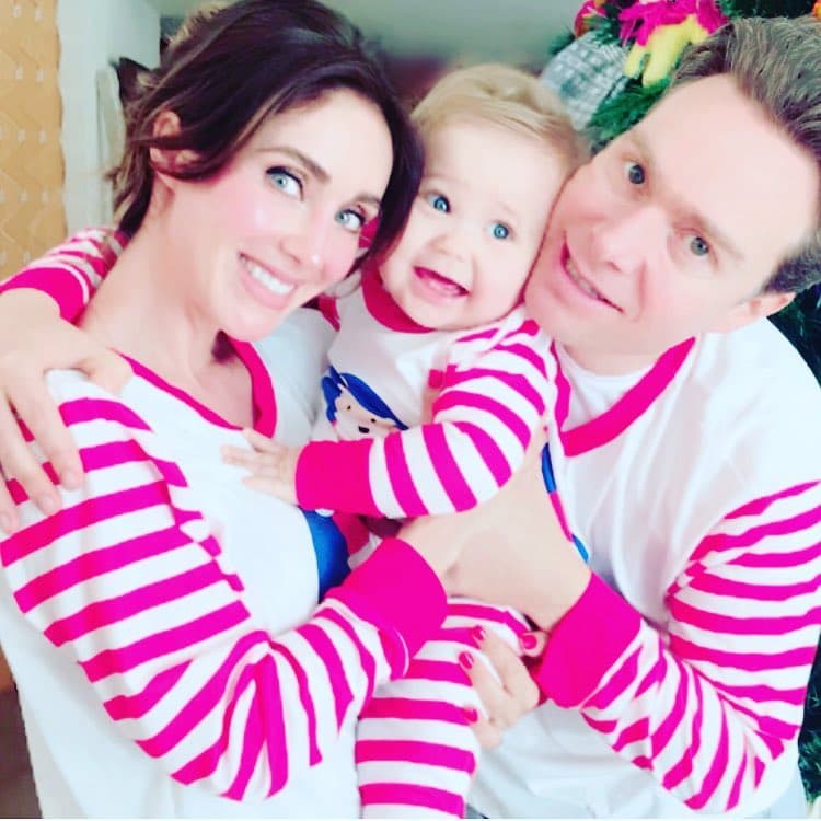 Anahí y Manuel Velasco se casaron en abril de 2015; aquí con su pequeño bebé Manuel.