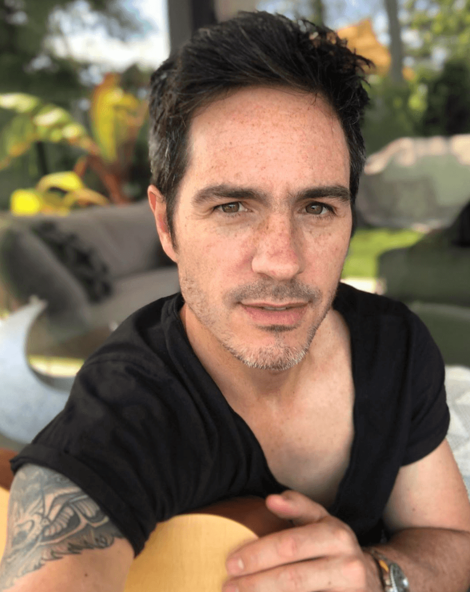 Mauricio Ochmann busca a alguien que lo acompañe a lanzarse de un paracaídas
