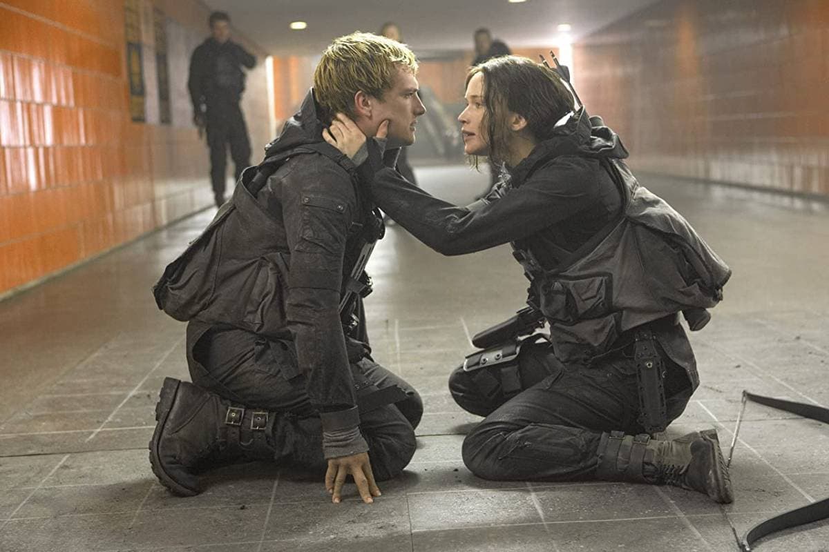 Josh Hutcherson y Jennifer Lawrence en 'Los Juegos Del Hambre: Sinsajo - El Final'.