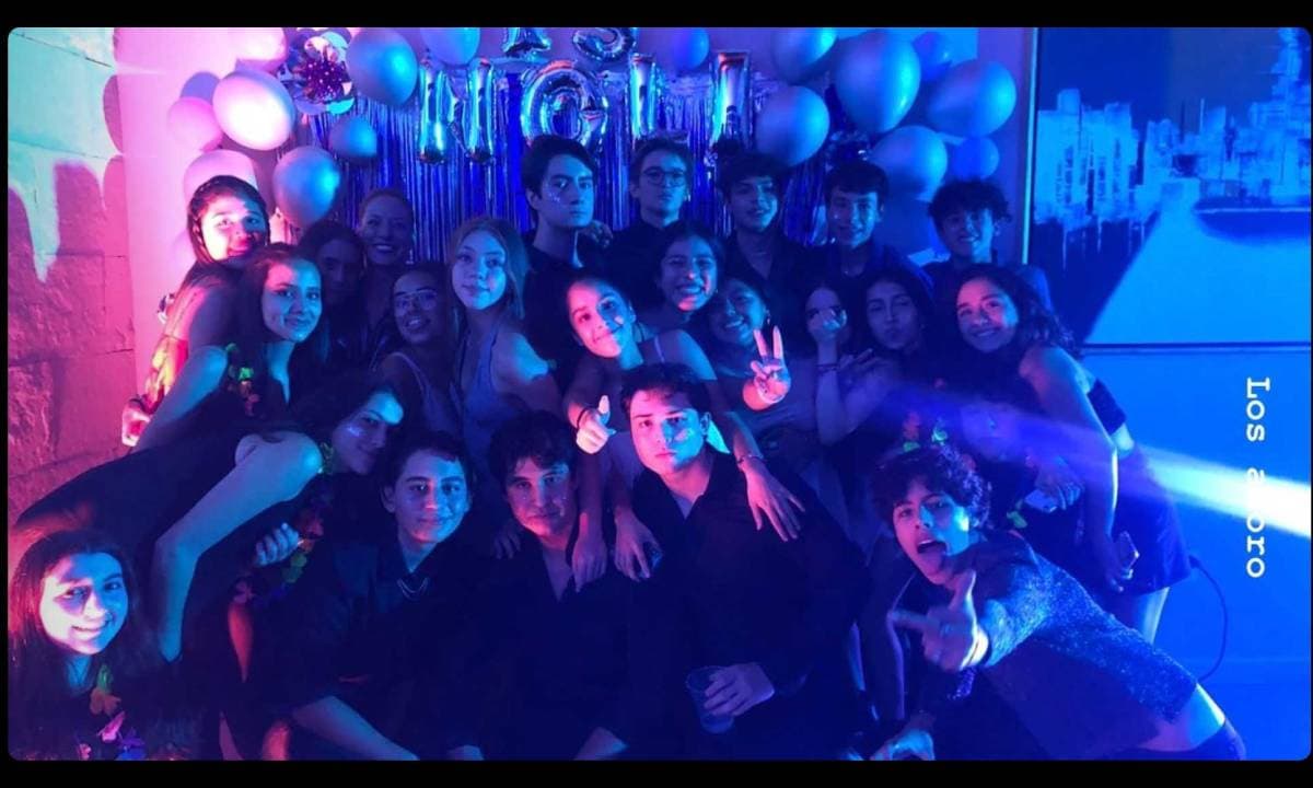 Valentina, hija de Jorge Salinas y Andrea Noli, lució como toda una quinceañera y dejó ver toda su fiesta