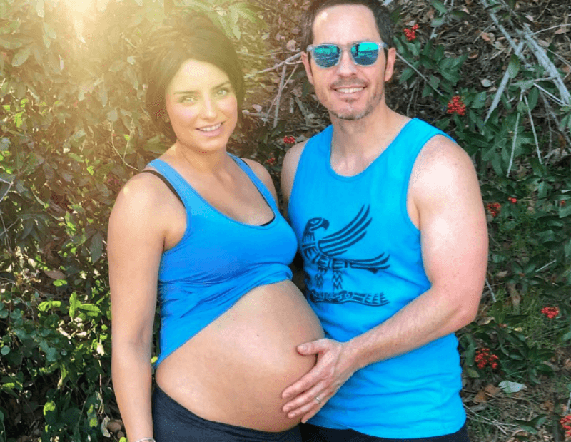 Aislinn Derbez y Mauricio Ochmann son padres de una niña
