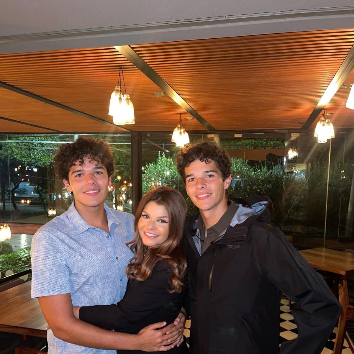 Roberto se dejó ver con su novia, Zaire Renata, en redes sociales