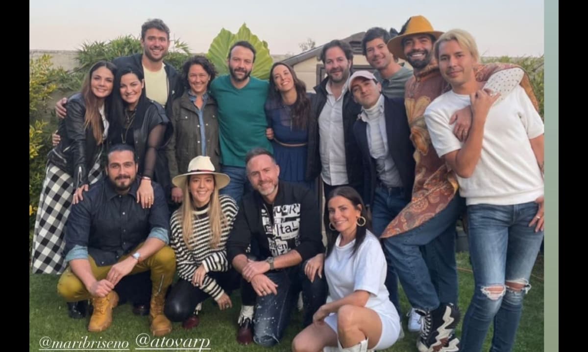 La actriz apareció con su esposo Andrés Tovar y varios amigos