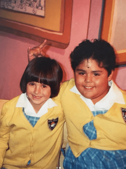 Esta telenovela marcó el debut actoral de varios niños, entre los que destacan Nicole Durazo, Andrés Márquez, Valeria López y Óscar López, entre otros. Justamente, este último dio vida a 'Diego Loyola Iturralde ', un tierno niño que asistía a la escuela 'Patria Unida'.