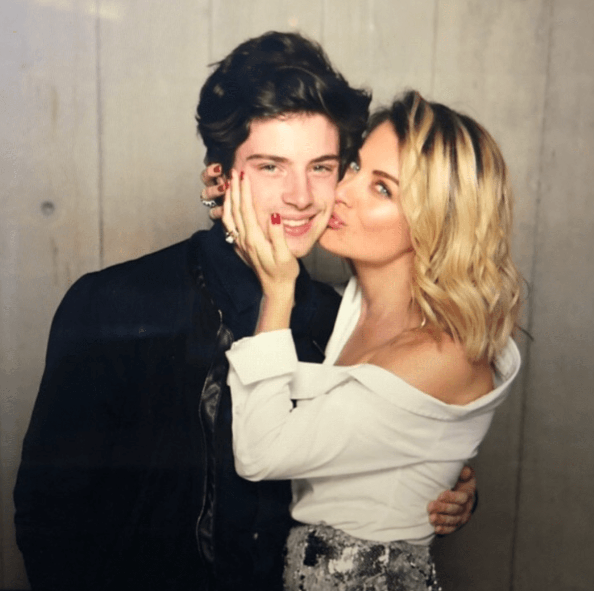 Ludwika Paleta publica foto convertida en ‘hombre’ y demuestra que su hijo mayor es igual a ella