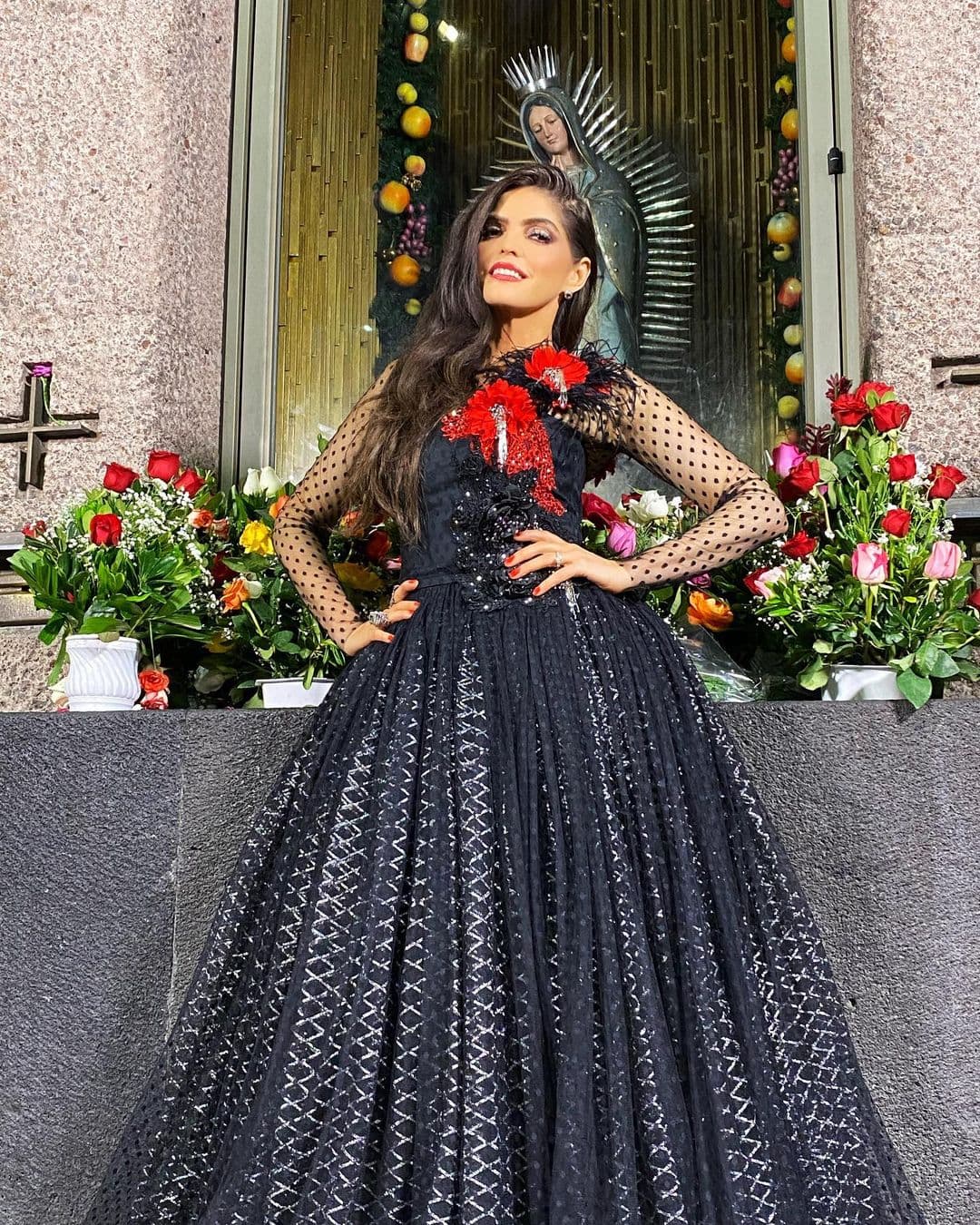 Con esta imagen, Ana Bárbara lanzó su plegaria: "Que la Luz de una Santa Madre nos ilumine".