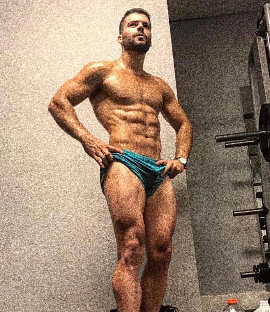 Le encanta la arquitectura, pero no terminó esa carrera porque la actuación le coqueteó.