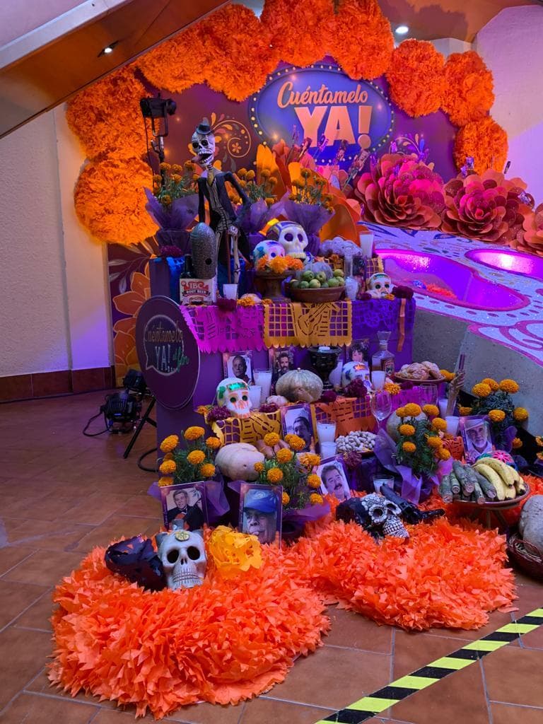 Otras de las celebridades que también están incluidas son: Ignacio Trelles, Chamín Correa, Raymundo Capetillo, Luis Gerardo, Tomás Balcázar, Pau Dones, Aarón Hernán, Mónica Miguel, Toky Camargo, Xavier Ortiz, Gus Rodríguez, Héctor Suárez, Manuel 'El Loco' Valdés, Walter Mercado, Óscar Chávez, Carlos Girón y Cecilia Romo.