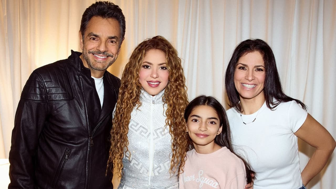 Eugenio Derbez, Alessandra Rosaldo y su hija Aitana en el concierto de Shakira.