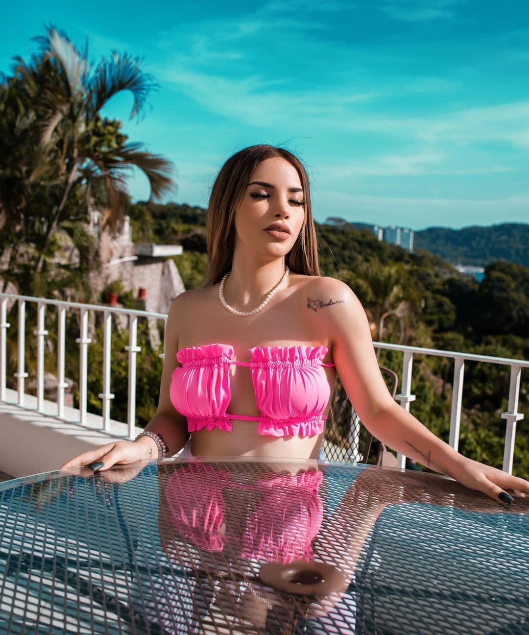 Más de 26.2 millones de seguidores en Instagram, casi 30 millones en YouTube y 5.9 millones en Twitter posicionan a Kimberly Loaiza como una de las influencers más populares de Latinoamérica.