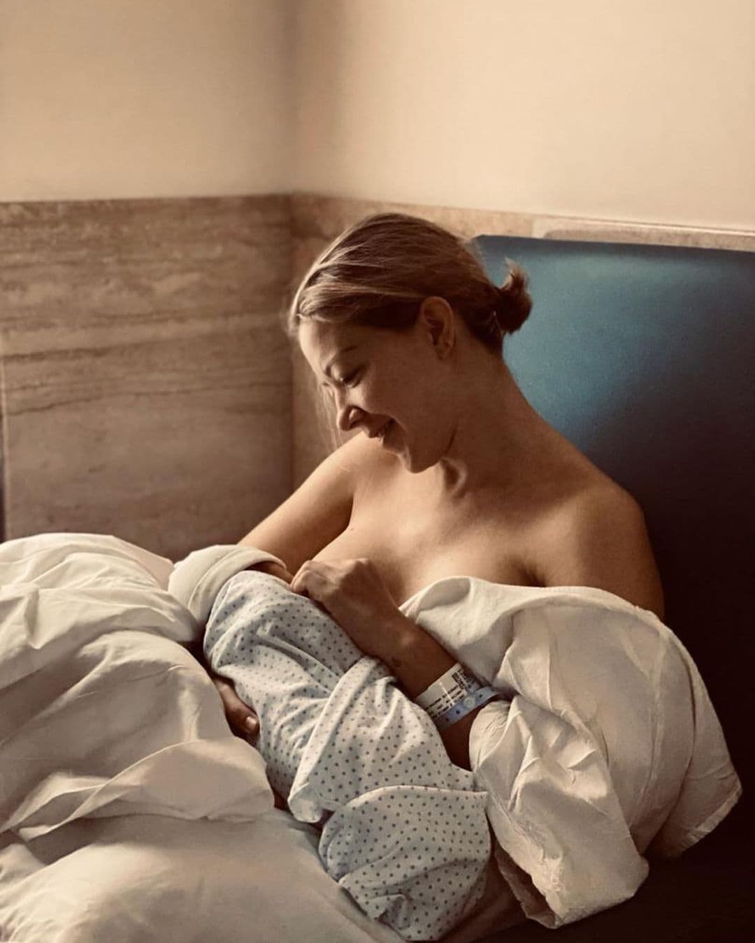 Fernanda Castillo se despide de la lactancia con emotivas fotos de Liam