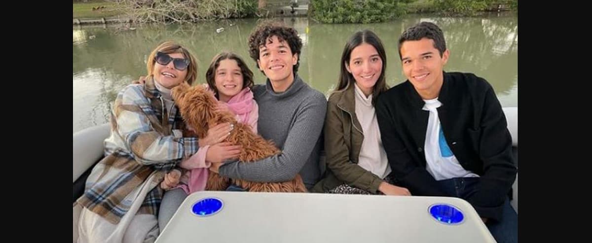 Itatí Cantoral ha posado en repetidas ocasiones con su nuera Renata Zaire, novia de su hijo Roberto Miguel.