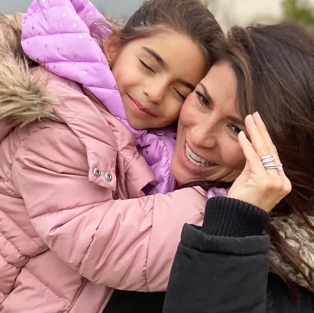 Días atrás, la esposa de Eugenio Derbez mostró que Aitana dejó der ser una niñita, gracias a una fotografía en la que aparece cargándola en brazos.