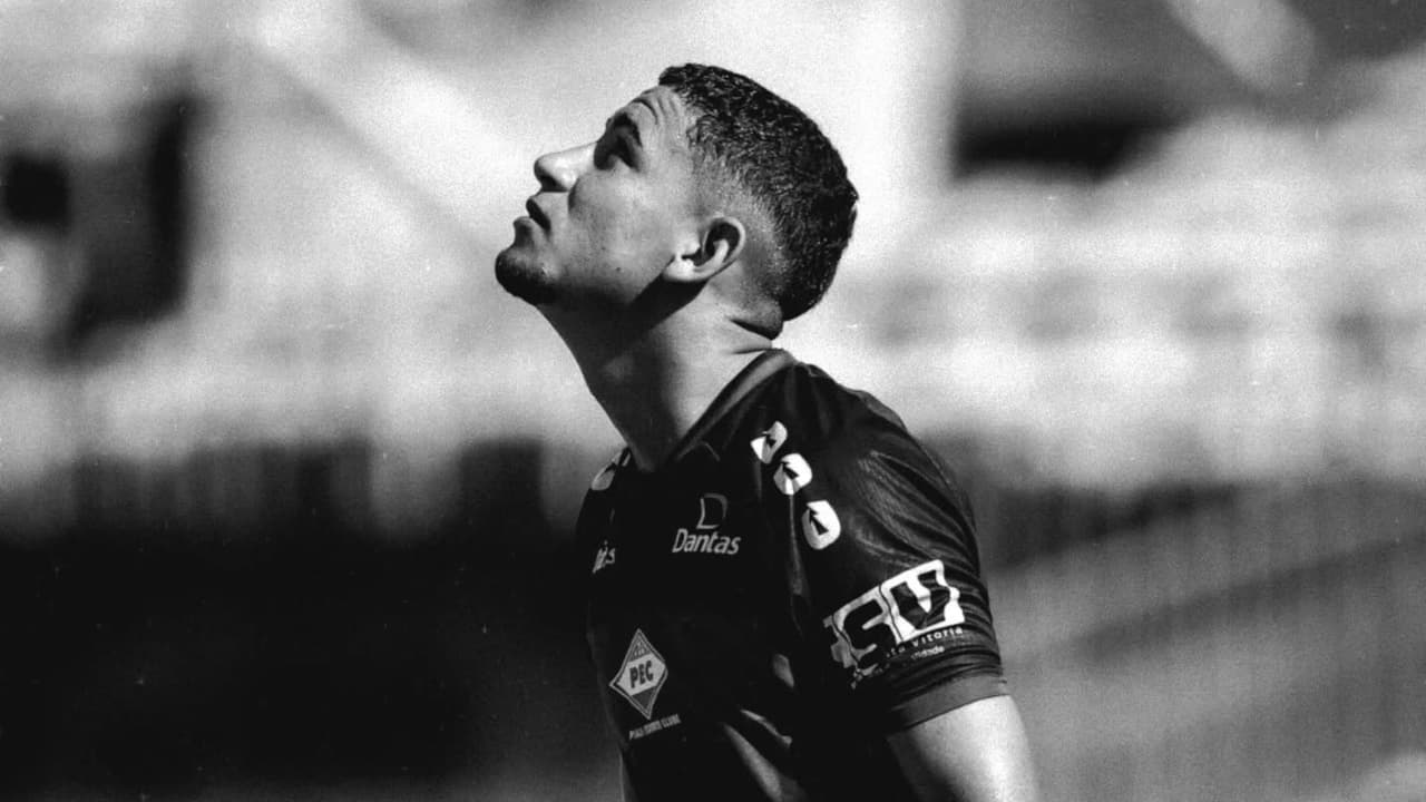 Muere querido futbolista a los 20 años tras fuerte accidente: chocó contra una vaca